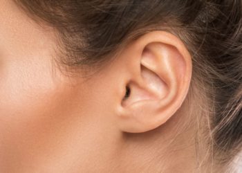 Leiden Sie an einer Trommelfellentzündung? Eine solche Entzündung schmerzt nicht nur sehr, sie kann auch extrem gefährlich werden. (Bild: blackday/fotolia.com)
