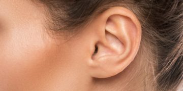 Leiden Sie an einer Trommelfellentzündung? Eine solche Entzündung schmerzt nicht nur sehr, sie kann auch extrem gefährlich werden. (Bild: blackday/fotolia.com)