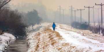 Als häufigste Ursache für die Knochenkrankheit gilt ein chronischer Vitamin-D-Mangel, der durch fehlende Sonneneinstrahlung auf die Haut bedingt sein kann, vor allem in den Wintermonaten. (Bild: Ralf Geithe/fotolia.com)