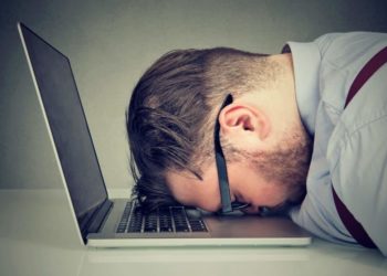 Chronische Müdigkeit ist im Zusammenhang mit unterschiedlichsten Erkrankungen zu betrachten. (Bild: pathdoc/fotolia.com)