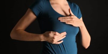 Die Brustwarzenentzündung kann viele Ursachen haben. (Bild: Leonid/fotolia.com)
