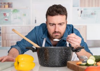 Ist der Geschmackssinn beeinträchtigt, kann dies verschiedene Ursachen haben - von einer einfachen Erkältung bis hin zu Multipler Sklerose. (Bild: Paolese/stock.adobe.com)