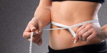 Wer die Unterstützung des Leinkrauts beim Abnehmen sucht, sollte es nicht überdosieren. (Bild: BillionPhotos.com/fotolia.com)