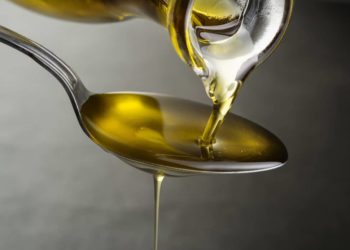 Ölziehen ist eine uralte ayurvedische Methode der Mundhygiene. (Bild: Dušan Zidar/stock.adobe.com)