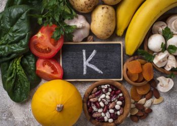 Eine ausgewogene Ernährung garantiert, dass der Kaliumbedarf im Körper gedeckt ist. (Bild: Yulia-Furman/fotolia.com)