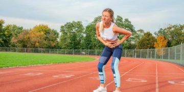 Seitenstechen kann sowohl bei untrainierten Personen als auch bei erfahrenen Sportlern vorkommen. (Bild: Dmytro Flisak/fotolia.com)