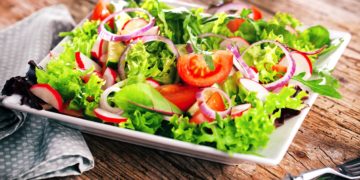 Laut einer aktuell publizierten Studie im Fachjournal des American College of Cardiology kann eine pflanzliche Ernährung das Herzinsuffizienzrisiko um über 40 Prozent reduzieren. (Bild: karepa/fotolia.com)