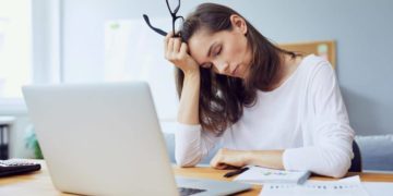 Erste Symptome bei Diabetes sind Abgeschlagenheit und Müdigkeit. Bild: baranq/fotolia.com