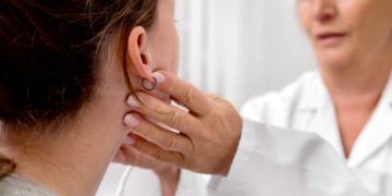 Das Lymphsystem besitzt eine hohe Anzahl an Gefäßen, welche sich durch den gesamten Körper erstrecken. Die darin enthaltene Lymphflüssigkeit transportiert mitunter Nährstoffe und Abbauprodukte durch den Körper.  (Bild: M.Dörr & M.Frommherz/fotolia.com)