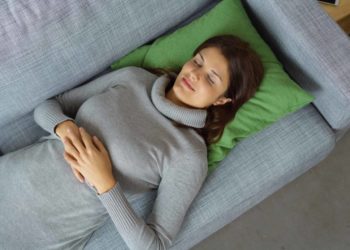 Powernapping, der kurze Schalf zwischendurch, bringt Energie für den Rest des Tages. (Bild: contrastwerkstatt/fotolia.com)
