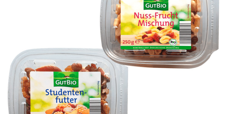 verpacktes Studentenfutter und eine Nuss-Frucht-Mischung des Discounters Aldi