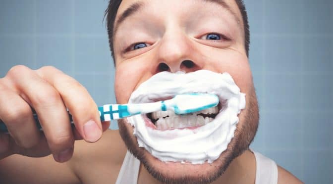 komischer geschmack beim husten