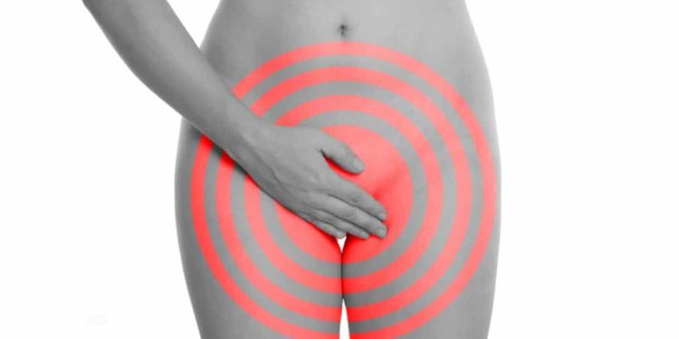 unbekleidete Frau hält ihre Hand vor Ihren Genitalbereich, in rot visualisierter Schmerz auf dem Bereich