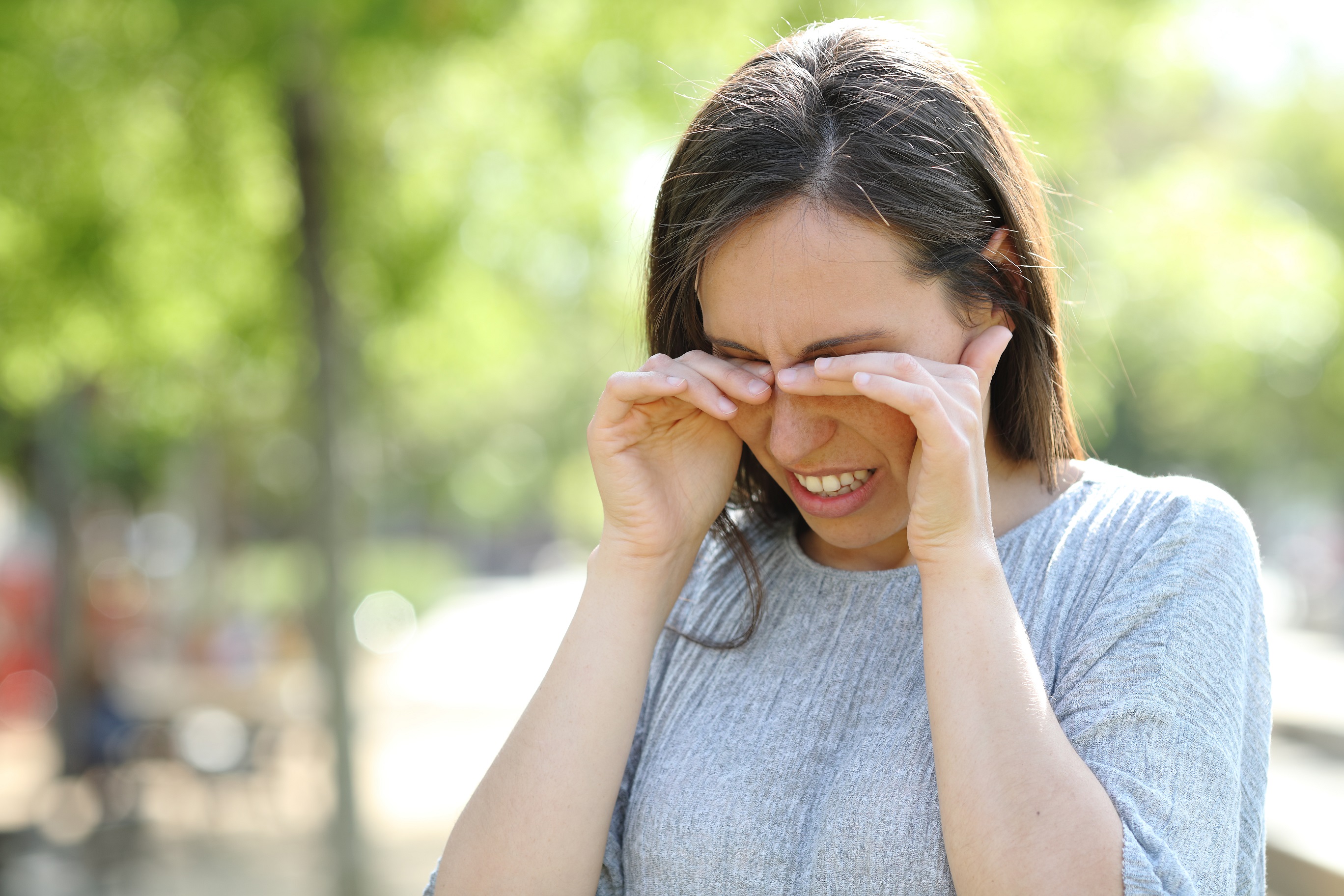Trockene Augen während der Wechseljahre – Diese Tipps helfen - Vimarsana News