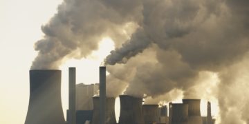 Die weiter zunehmende Luftverschmutzung hat erhebliche negative Auswirkungen auf das menschliche Gehirn. (Bild:  Ana Gram/Stock.Adope.com)