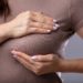 Ältere Frauen können ihr Risiko für Brustkrebs reduzieren, wenn sie auf ein gesundes Körpergewicht achten. (Bild: Andrey Popov/Stock.Adope.com)