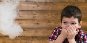 Gerade in den ersten vier Jahren des Lebens kann der passiv aufgenommene Rauch von Tabak besonders starke Schäden anrichten. (Bild:  kurgu128/Stock.Adope.com)