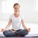 Yoga hilft Menschen die Struktur und Funktion ihres Gehirns zu verbessern. (Bild:  JenkoAtaman/Stock.Adope.com)