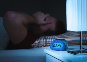Kann eine einzige Nacht des gestörten Schlafs das Risiko für Alzheimer erhöhen? (Bild: terovesalainen/Stock.Adobe.com)