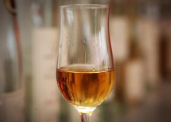 Glas mit Schnaps