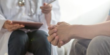Eine intensive Verhaltenstherapie zusammen mit einem eingenommenen Medikament ermöglicht einen erheblichen Gewichtsverlust. (Bild: Khunatorn/Stock.Adobe.com)