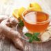 Tee mit Ingwer, Ingwerscheiben und Zitrone