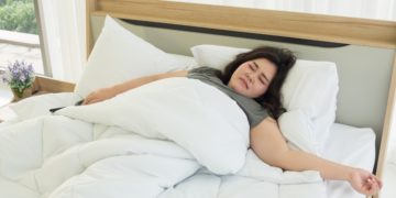 Wenn Frauen Probleme mit ihrem Schlaf haben, ist dies mit dem erhöhten Risiko für Übergewicht und Herzerkrankungen verbunden. (Bild: norrani/Stock.Adobe.com)
