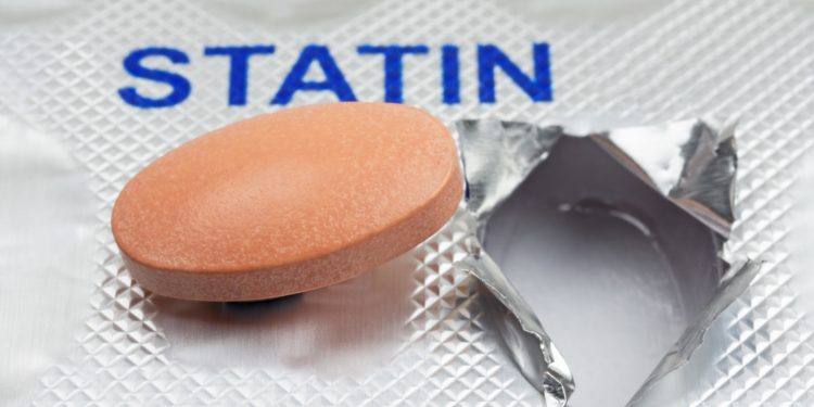 Statin-Tablette auf einem Medikamentenblister