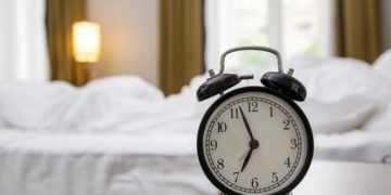 Macht es einen Unterschied für unsere morgendliche Müdigkeit, welche Melodie oder welchen Signalton unserer Wecker nutzt? (Bild:  triocean/Stock.Adobe.com)