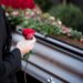 Die Beerdigung eines Ehepartners kann sich negativ auf die Kognition auswirken. (Bild: Kzenon /Stock.Adobe.com)