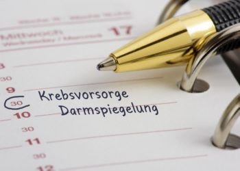 Terminkalender mit Eintrag für Krebsvorsorge und Darmspiegelung