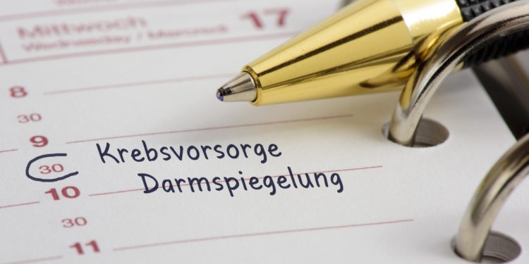 Terminkalender mit Eintrag für Krebsvorsorge und Darmspiegelung