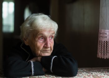 Einsamkeit im Alter kann zu schwerwiegenden gesundheitlichen Auswirkungen beitragen. (Bild: De Visu/Stock.Adobe.com)