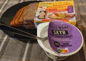 Eine Auswahl an mit Proteinen angereicherter Lebensmittel.
