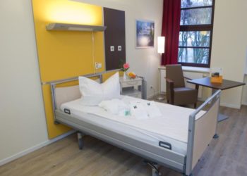 Ein Einzelzimmer in einem Krankenhaus.