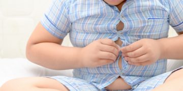 Wenn Säuglinge Antibiotika bekommen, erhöht sich dadurch das Risiko für Übergewicht und Fettleibigkeit. (Bild: kwanchaichaiudom/Stock.Adobe.com)