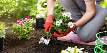 Wie wirkt sich Gartenarbeit auf unser Wohlbefinden und unser Körperbild aus? (Bild: Maksim Kostenko/Stock.Adobe.com)