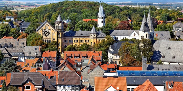 Ein Blick über die Stadt Goslar im Harz.