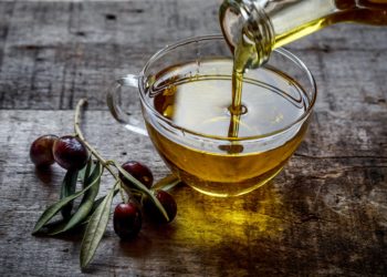 Spezielles Orujo-Olivenöl scheint vor Fettleibigkeit zu schützen. (Bild: Kerim/Stock.Adobe.com)