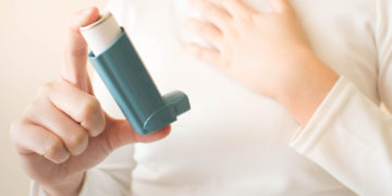 Werden wir in Zukunft mit der Hilfe eines Proteins aus Wurmlarven ein effektives Medikament gegen Asthma entwickeln können? (Bild: Orawan/Stock.Adobe.com)