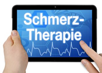 Auf einem Bildschirm wird das Wort "Schmerztherapie" angezeigt.