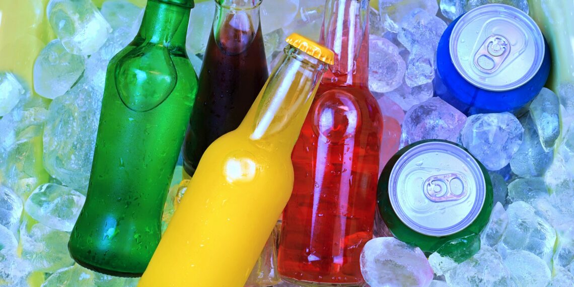Zuckerreiche Limonaden und Fruchtsäfte erhöhen das Risiko für das metabolische Syndrom. (Bild: Hayati Kayhan/Stock.Adobe.com)