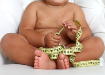 Gewichtsprobleme in der frühen Kindheit können sich negativ auf die Lungenfunktion auswirken. (Bild: dementevajulia/Stock.Adobe.com)