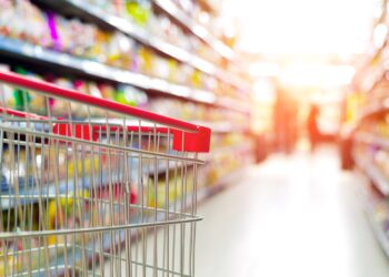 Einkaufswagen in einem Supermarkt