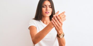 Verhindert eine mediterrane Ernährung bei Frauen die Entstehung von rheumatoider Arthritis? (Bild: Krakenimages.com/Stock.Adobe.com)