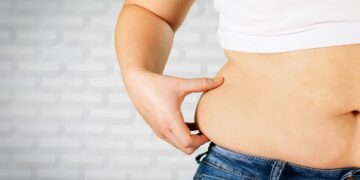 Wie kann Bauchfett effektiv abgebaut werden? (Bild: BillionPhotos.com/Stock.Adobe.com)