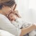 Wie ist die Lebenserwartung von Frauen mit dem Zeitpunkt der Geburt ihres letzten Kindes verbunden? (Bild: Alena Ozerova/Stock.Adobe.com)