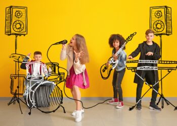 Musikinstrumente spielende Kinder zeigen eine verbesserte Aufmerksamkeit und Gedächtnisleistung. (Bild: Pixel-Shot/Stock.Adobe.com)