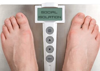 Füße auf der Wage mit "Social Isolation".