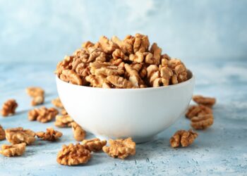 Eine Schüssel mit Walnüssen